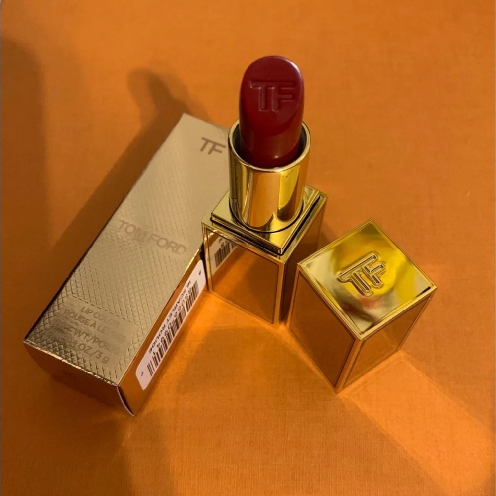 Gold Deco Lip Color Lipstick 16 Scarlet Rouge
Full size brand new never use